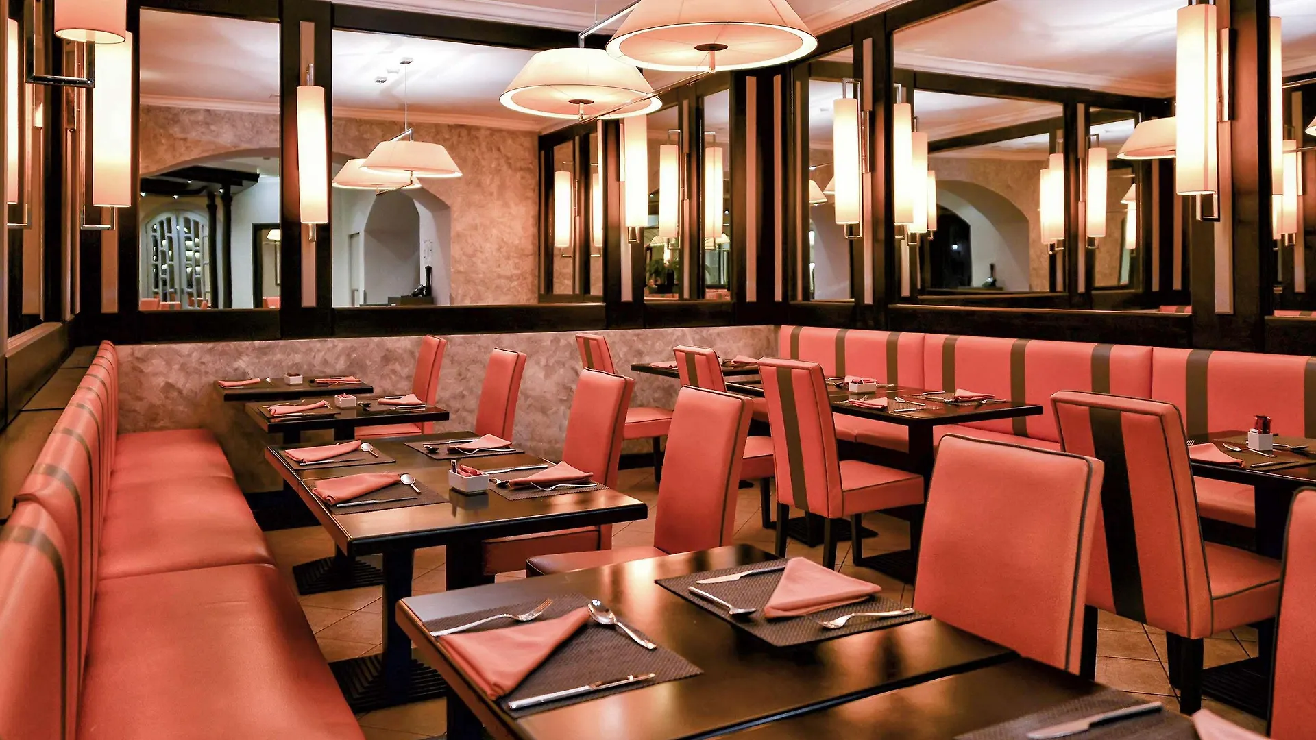 Pullman Bucharest World Trade Center Hotel 4*,